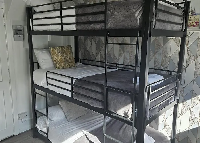 Snug Triple Bunk Apartament *